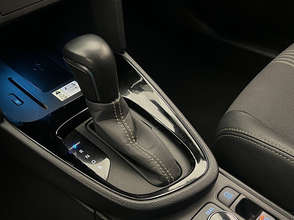 Vehicle Image 25