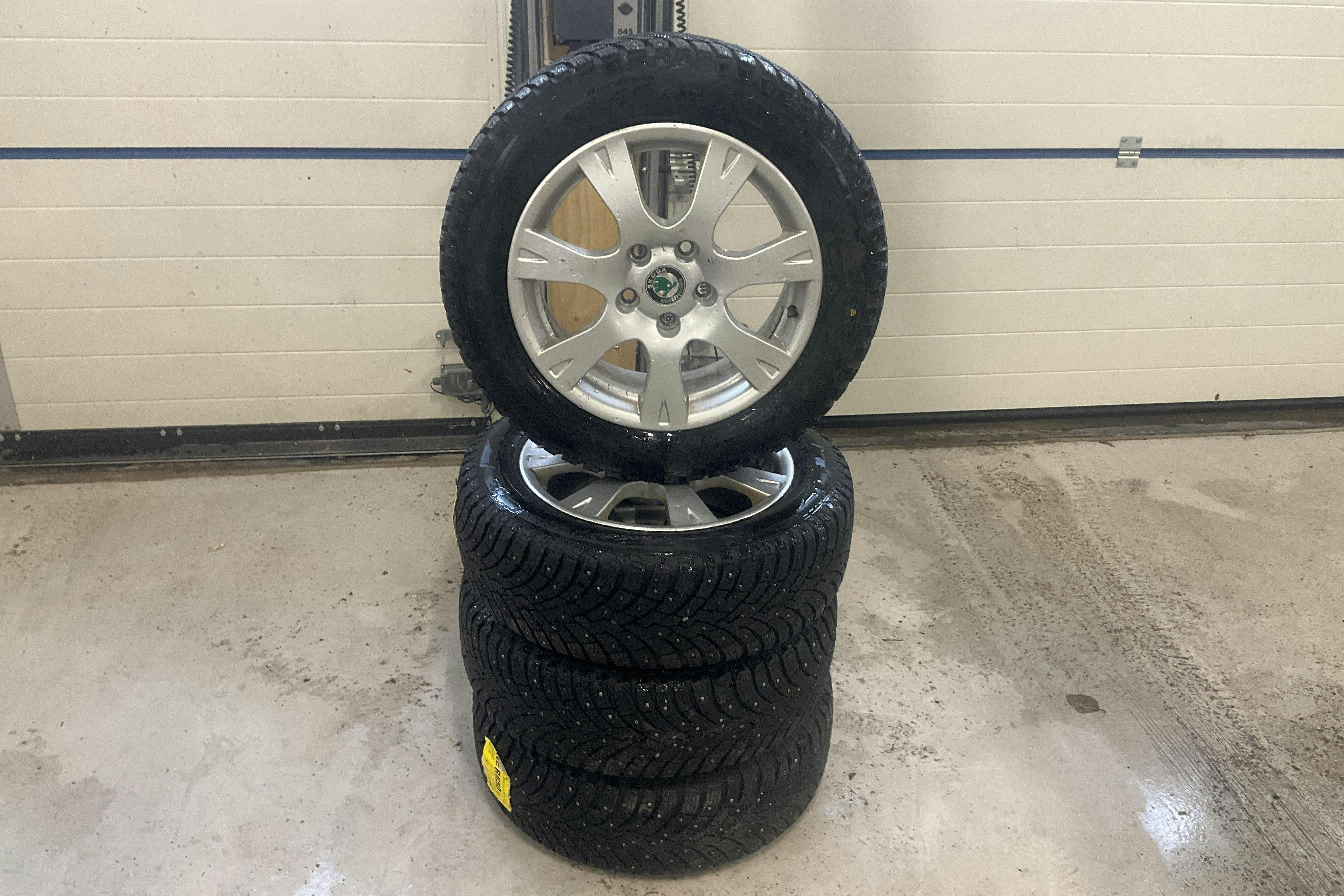 Vehicle Image 15