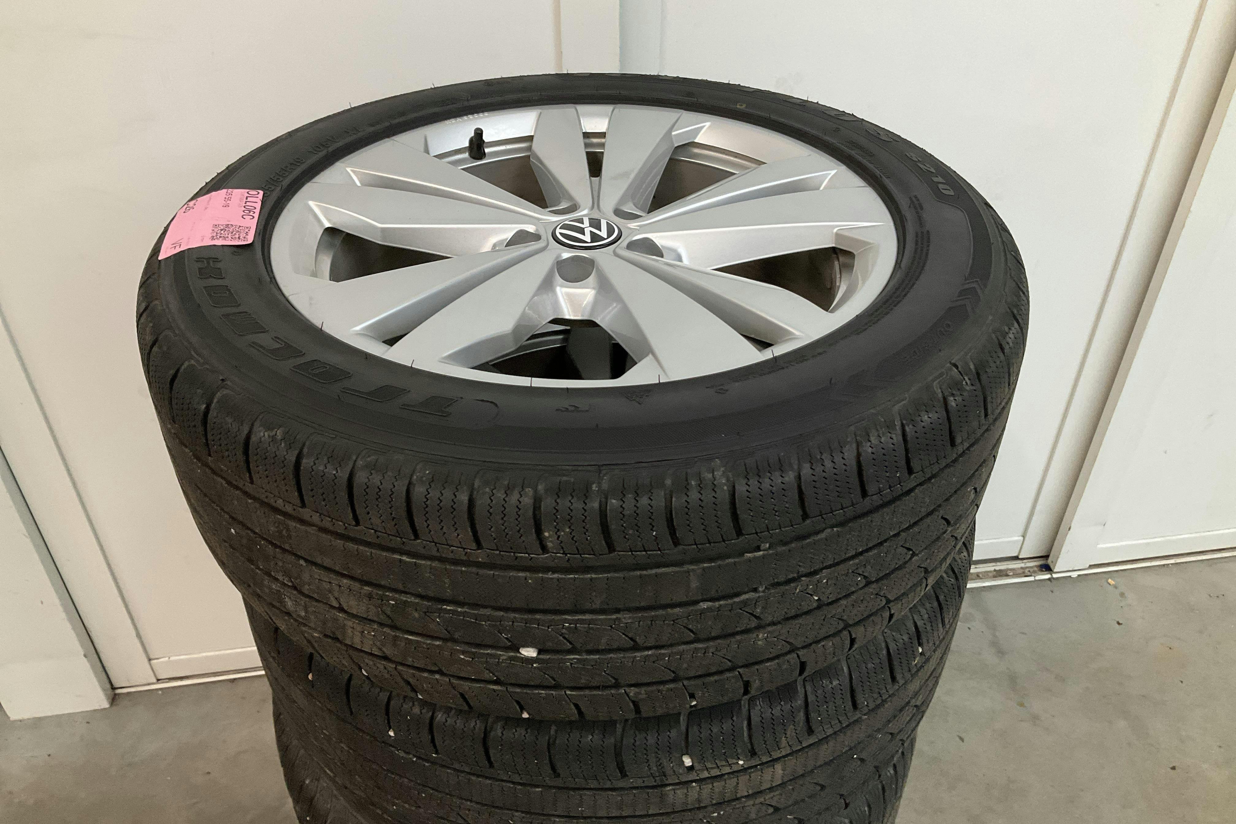 Vehicle Image 16