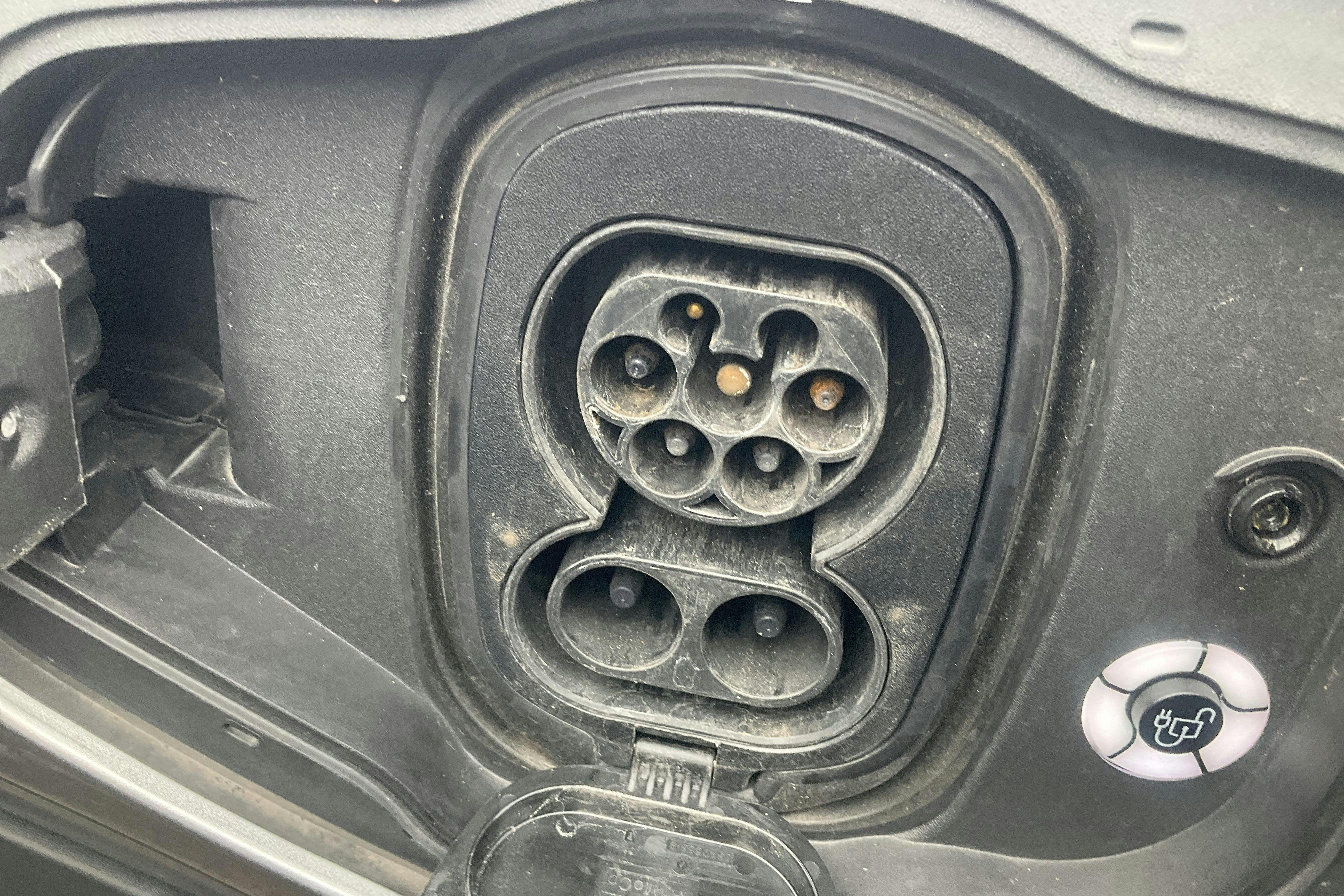 Vehicle Image 16