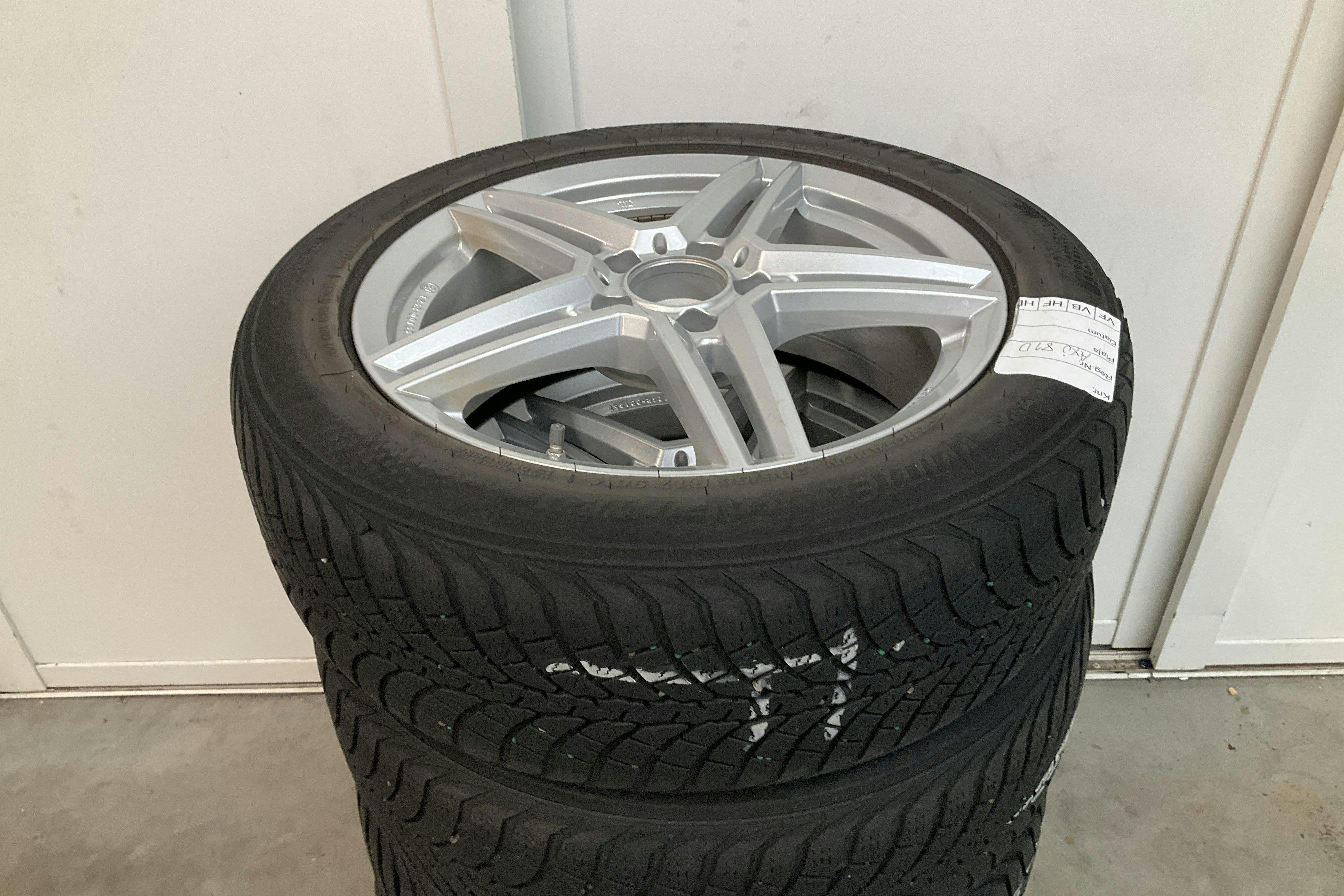 Vehicle Image 16