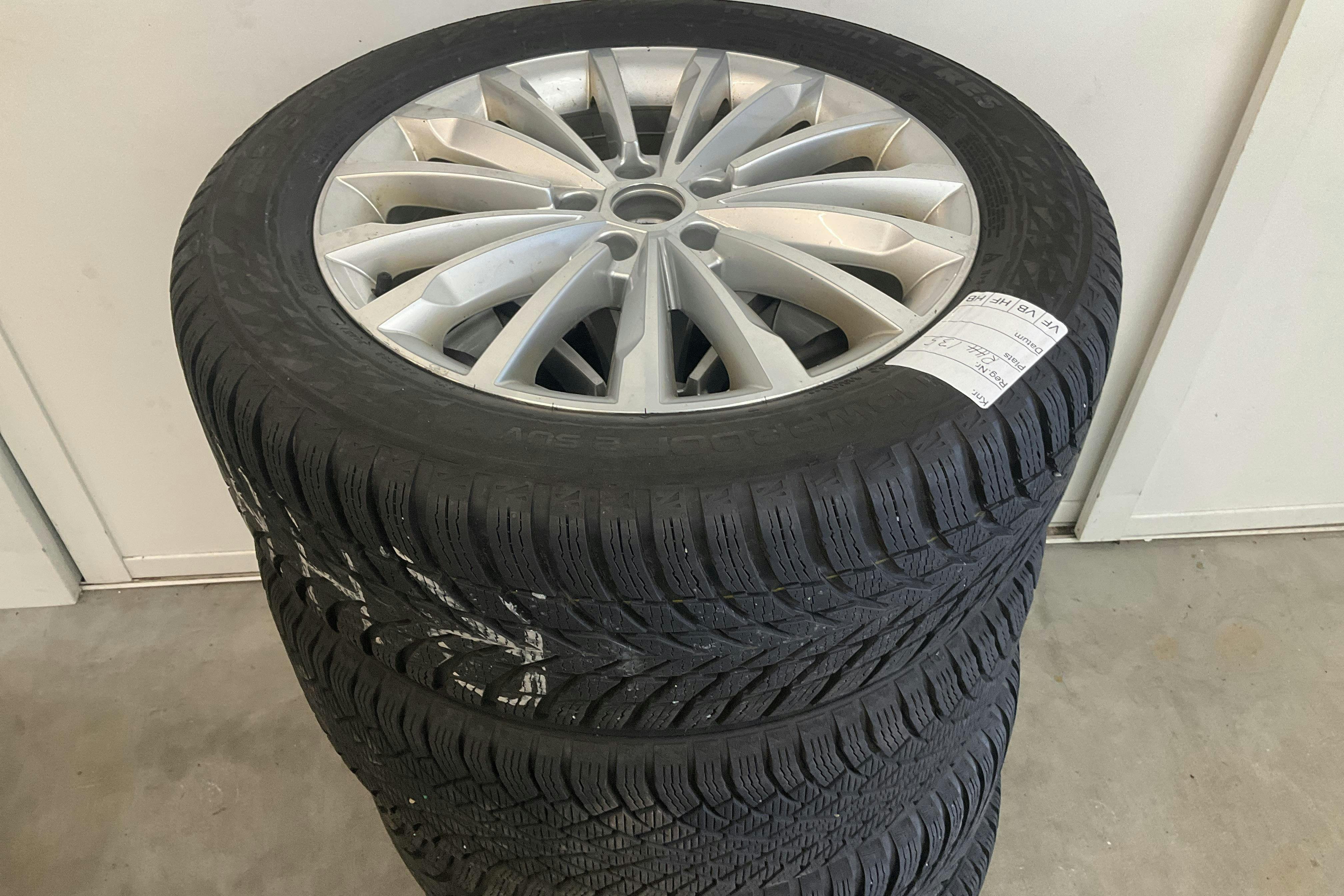 Vehicle Image 16