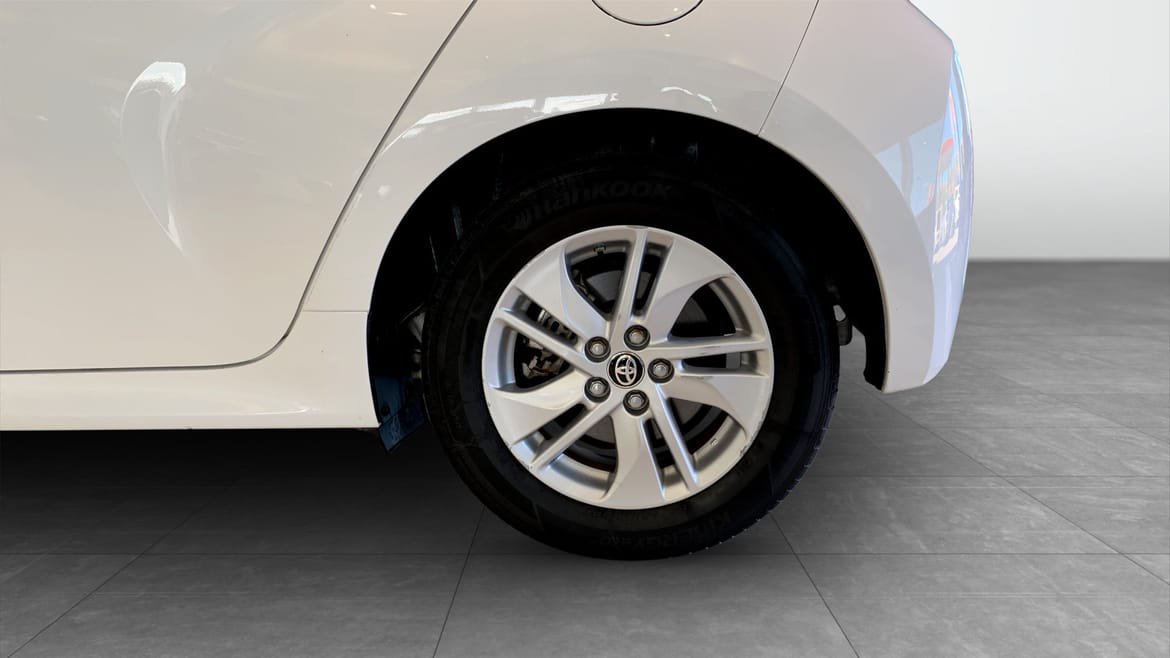 Vehicle Image 6