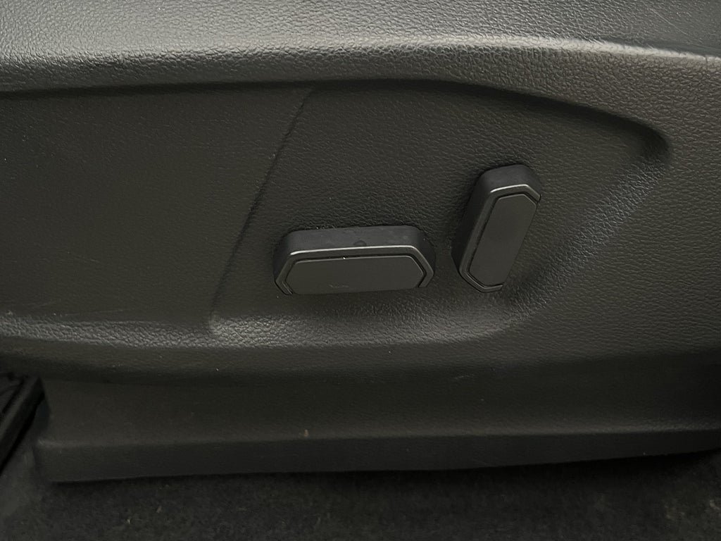 Vehicle Image 28