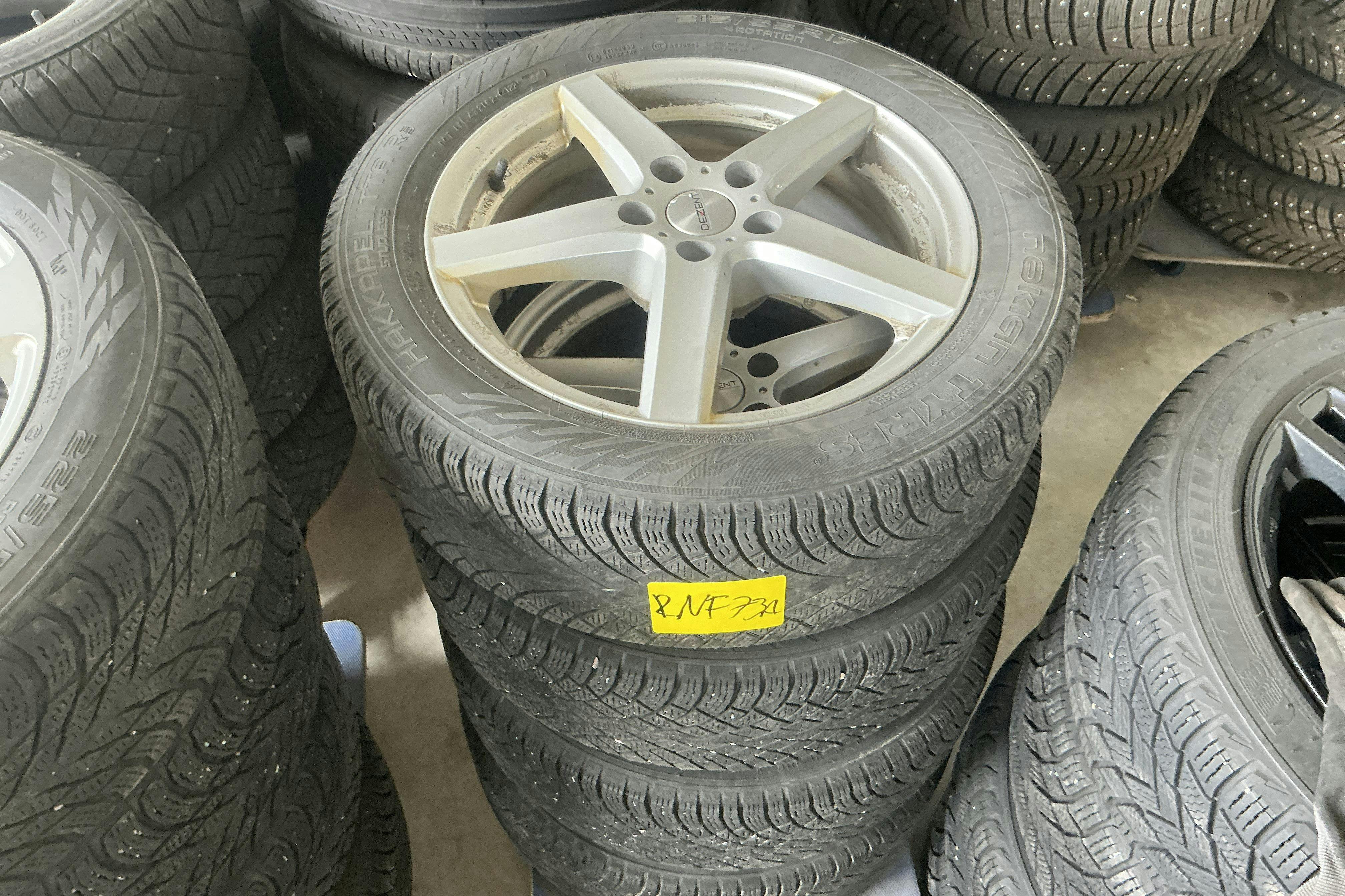 Vehicle Image 16