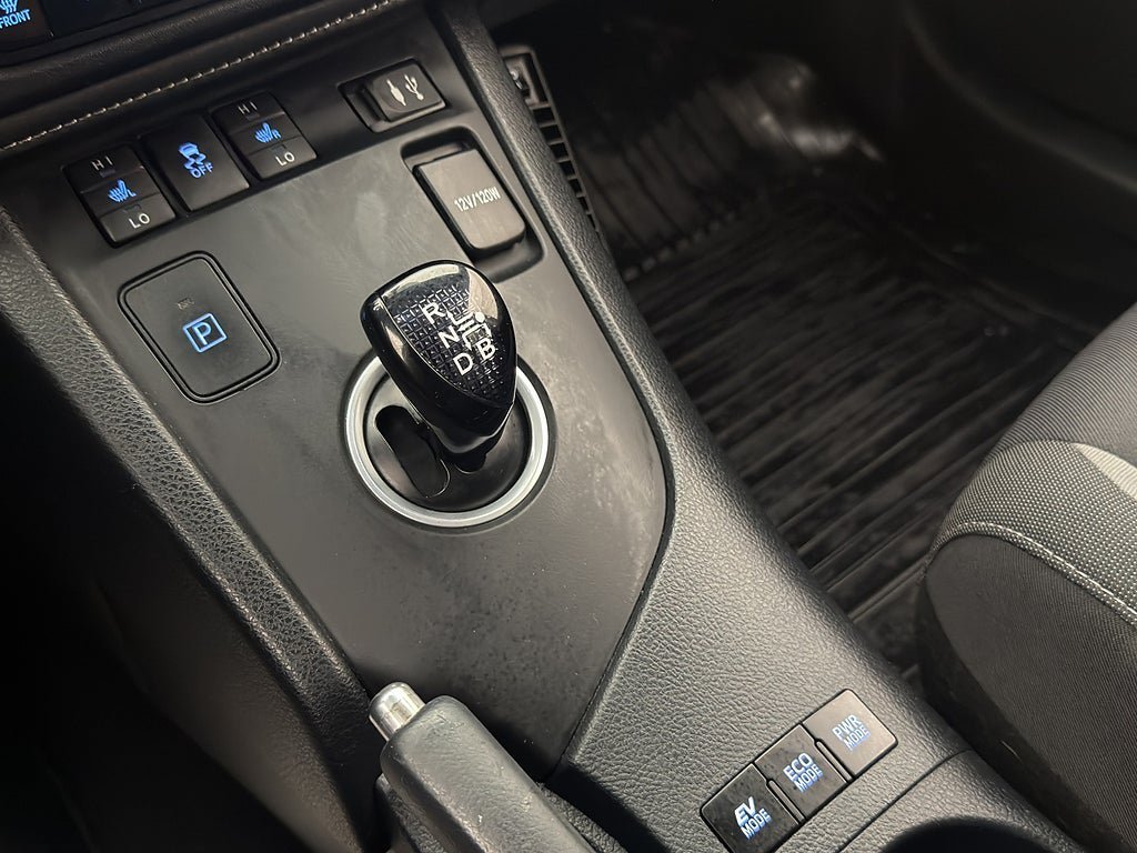 Vehicle Image 25