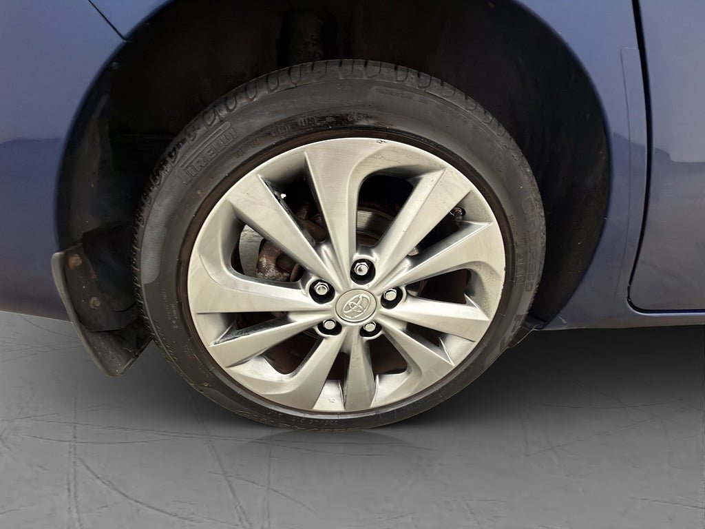 Vehicle Image 32