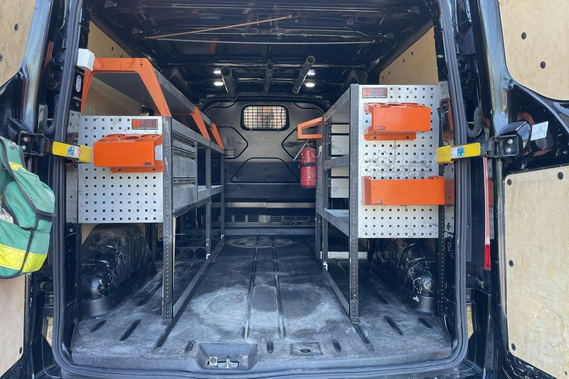 Vehicle Image 9
