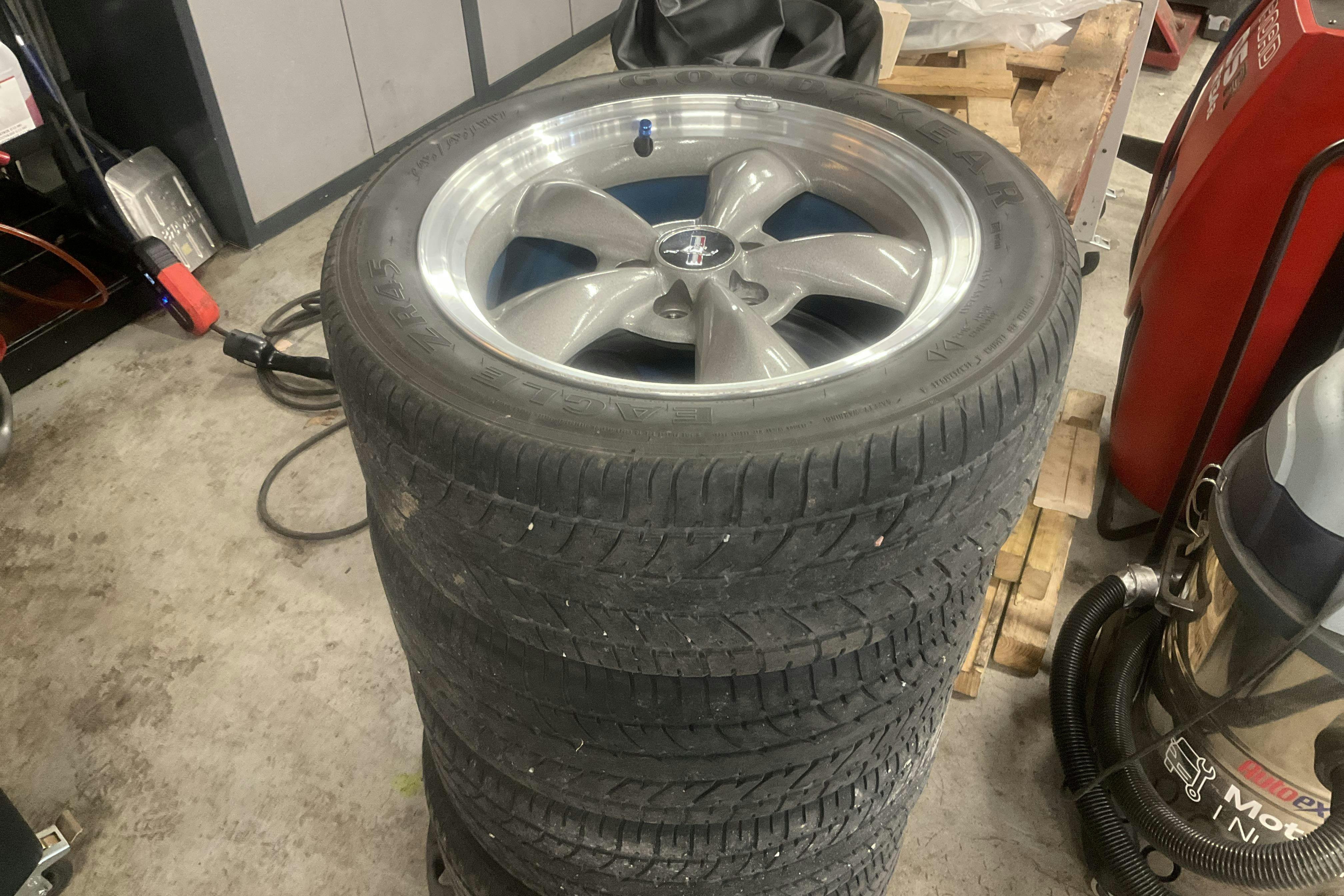 Vehicle Image 16