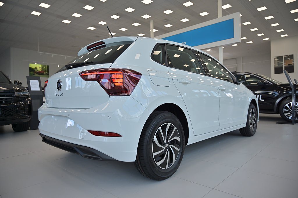 Vehicle Image 10