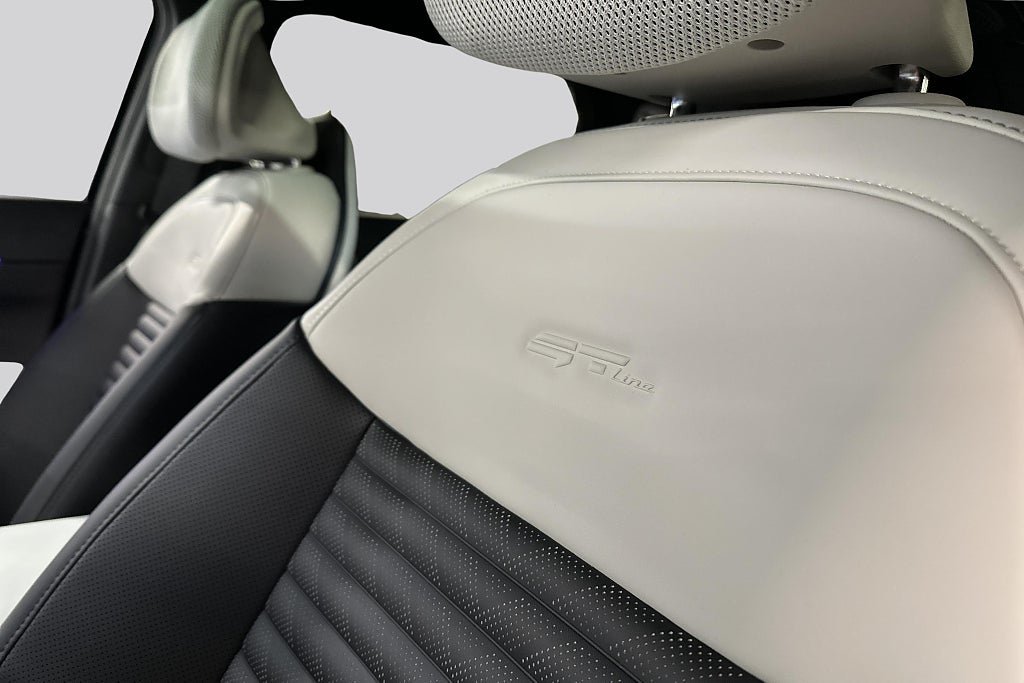 Vehicle Image 23