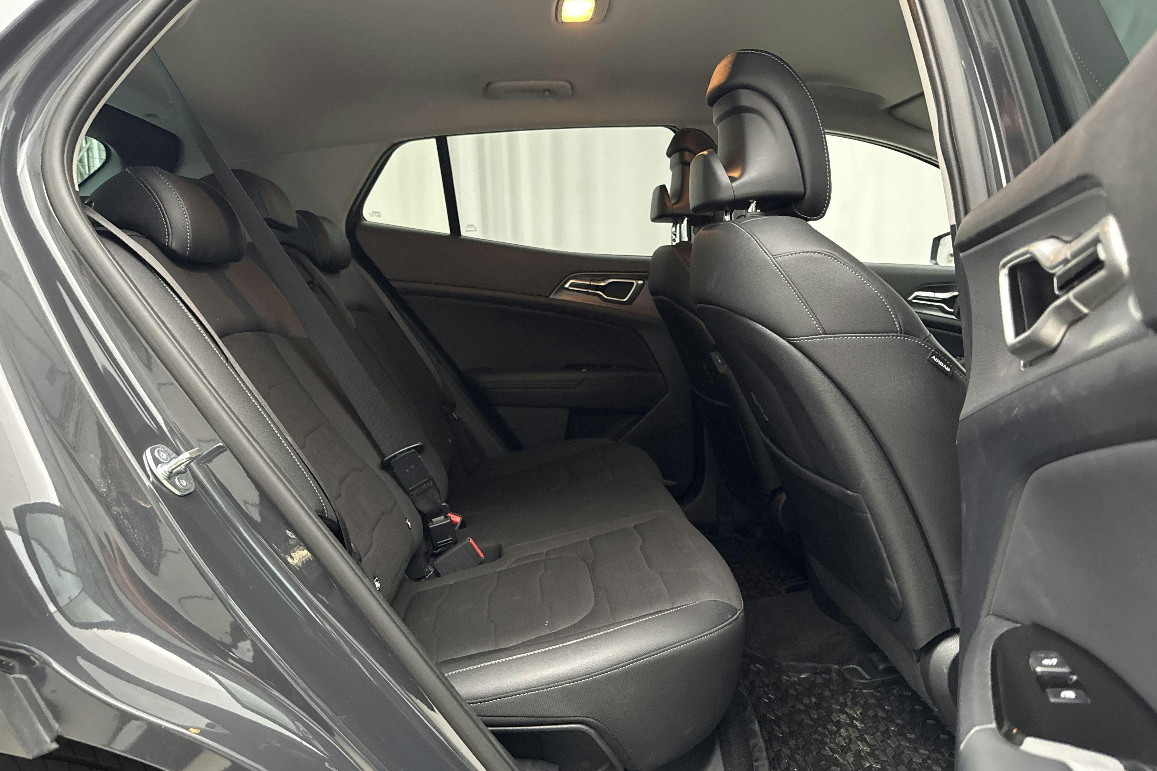 Vehicle Image 8