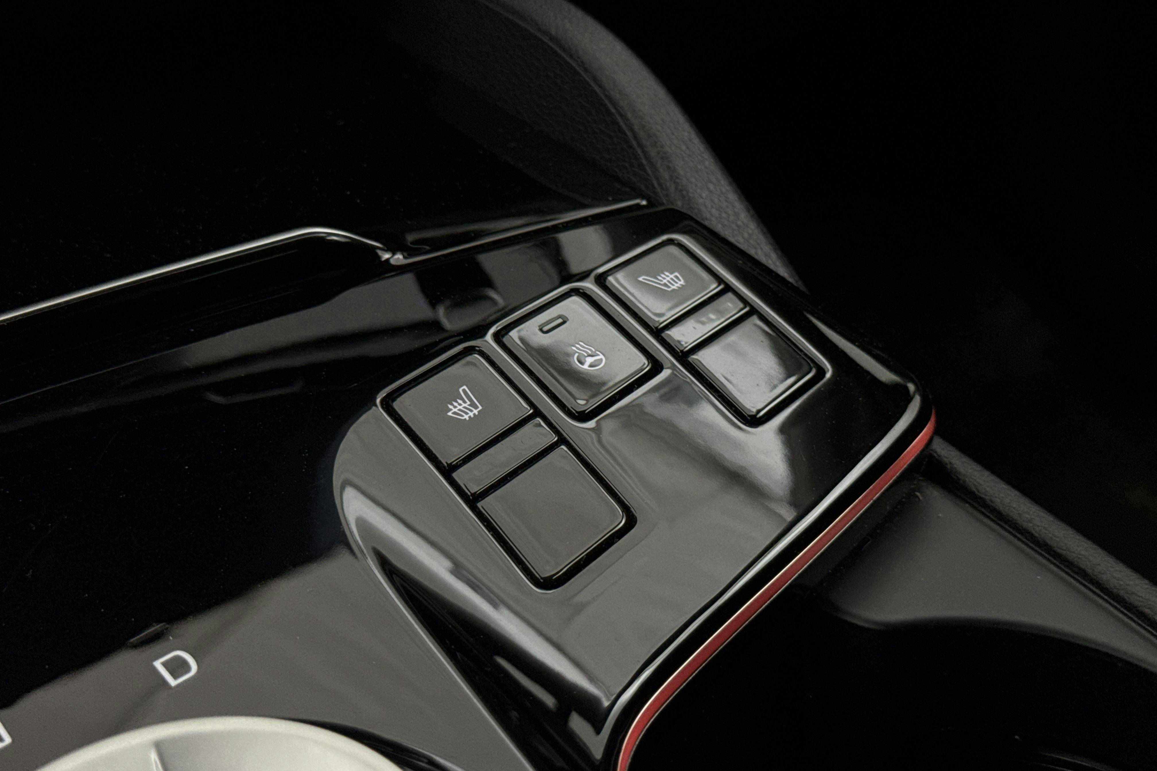 Vehicle Image 16
