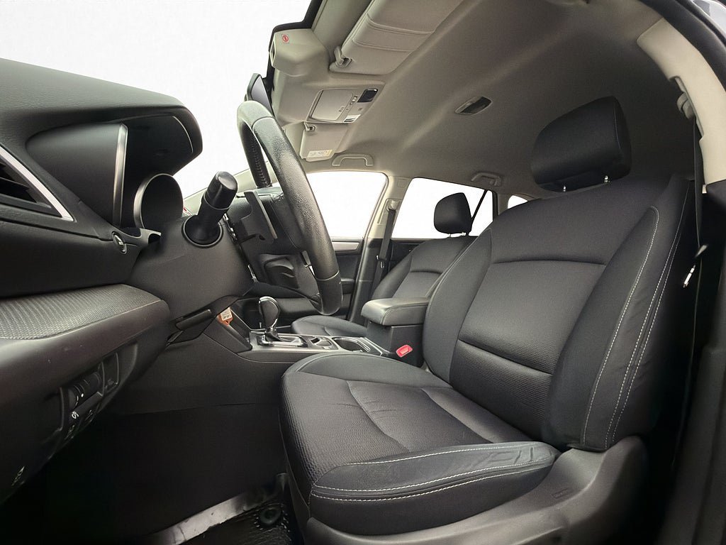 Vehicle Image 9