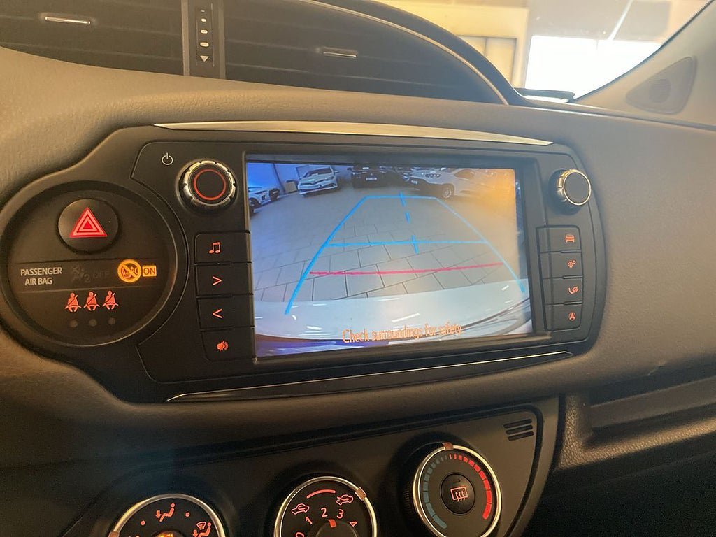 Vehicle Image 16