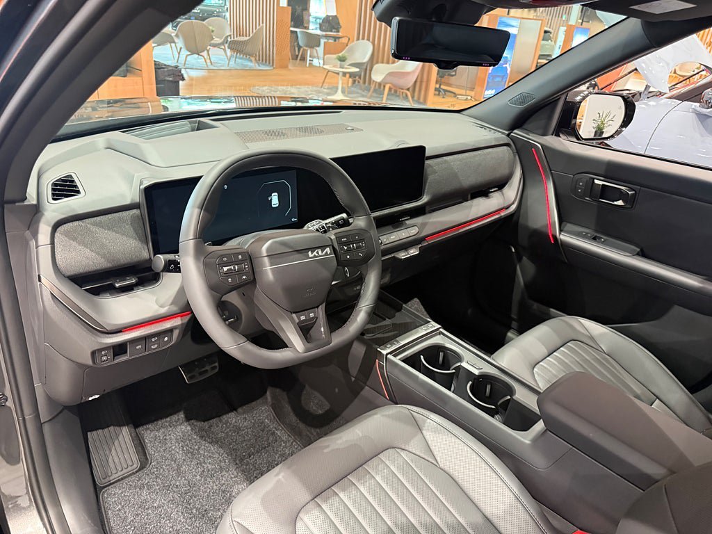 Vehicle Image 10