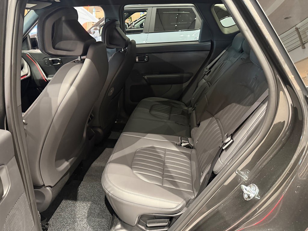 Vehicle Image 11