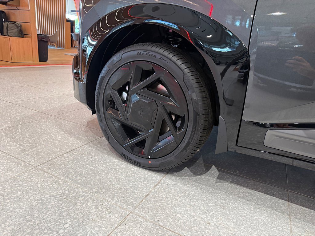 Vehicle Image 15