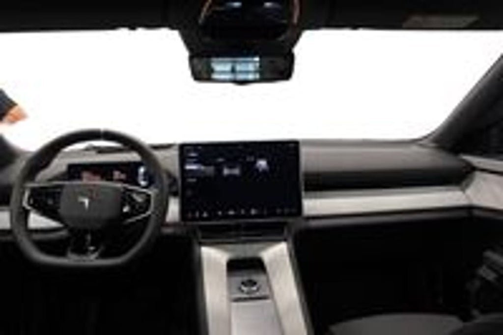 Vehicle Image 9