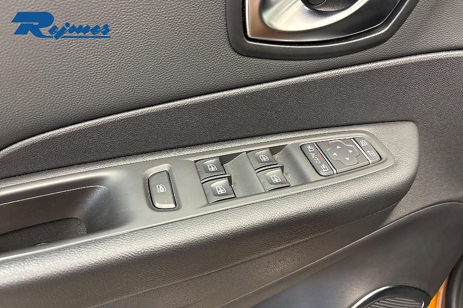 Vehicle Image 22