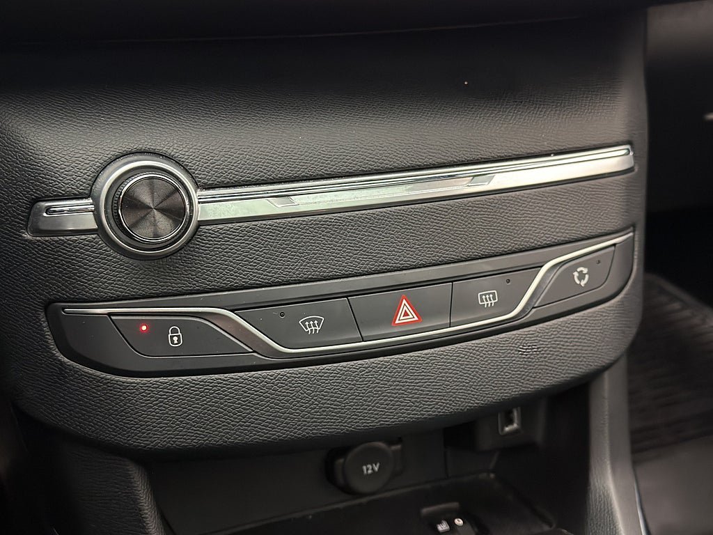 Vehicle Image 28
