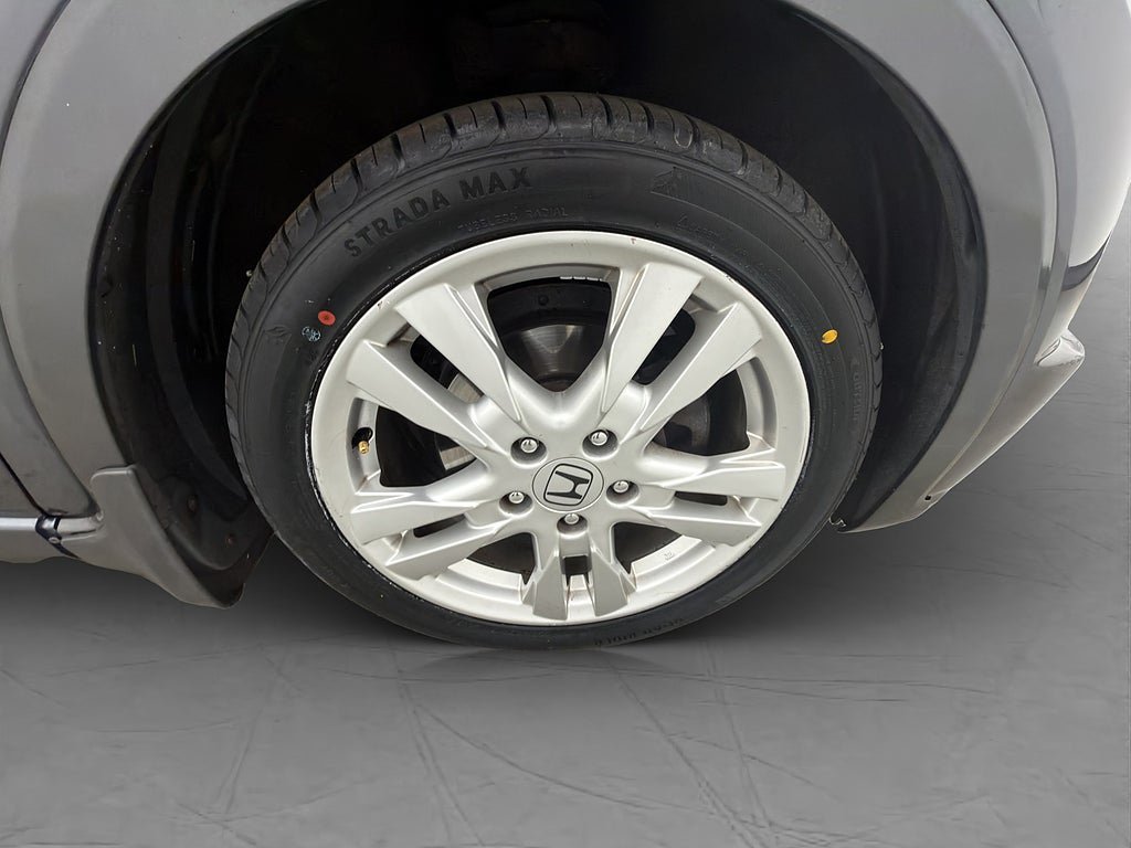 Vehicle Image 32