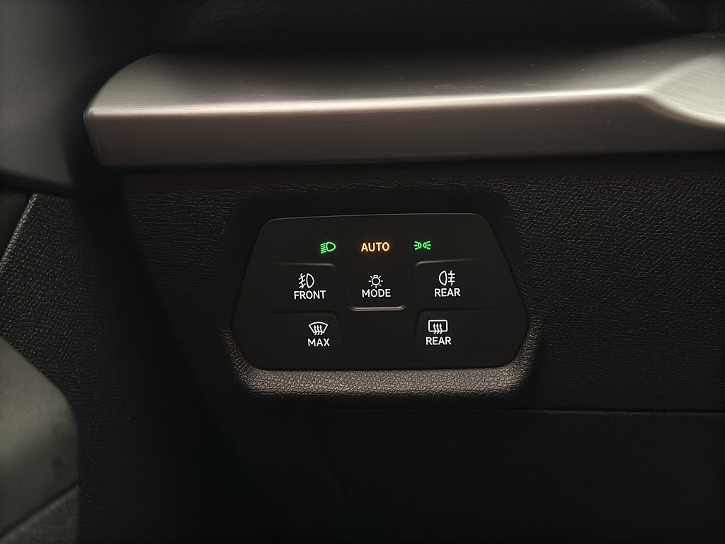 Vehicle Image 26