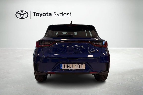 Vehicle Image 4