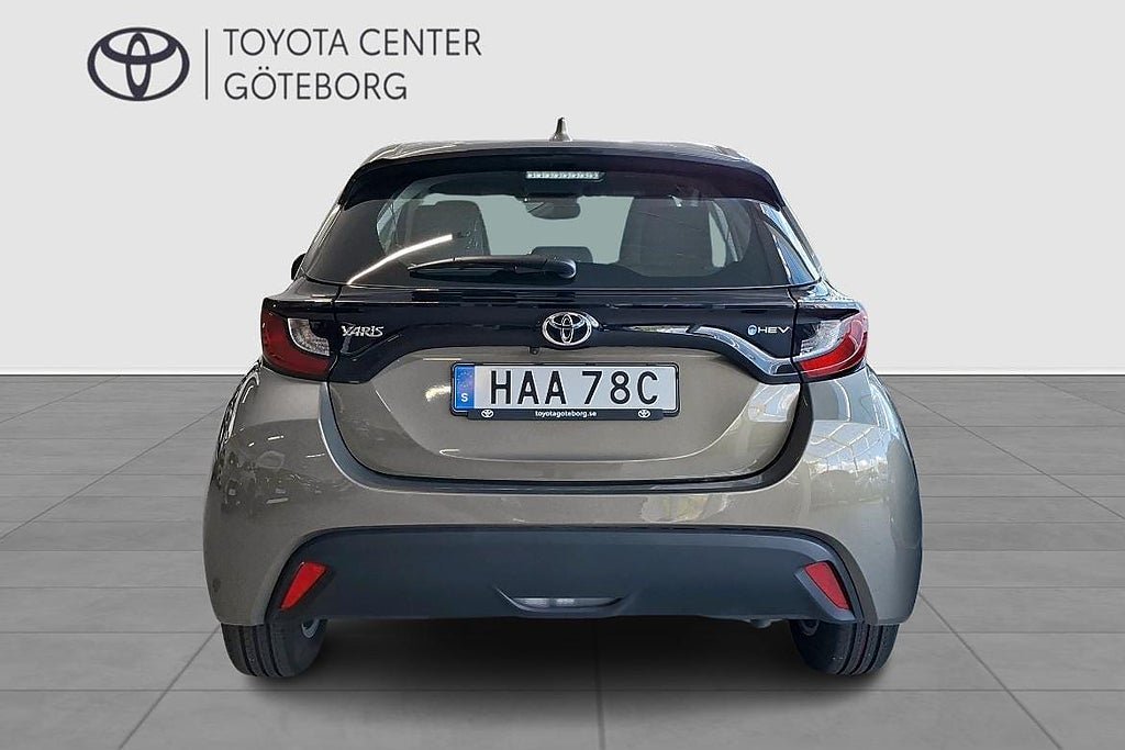 Vehicle Image 6