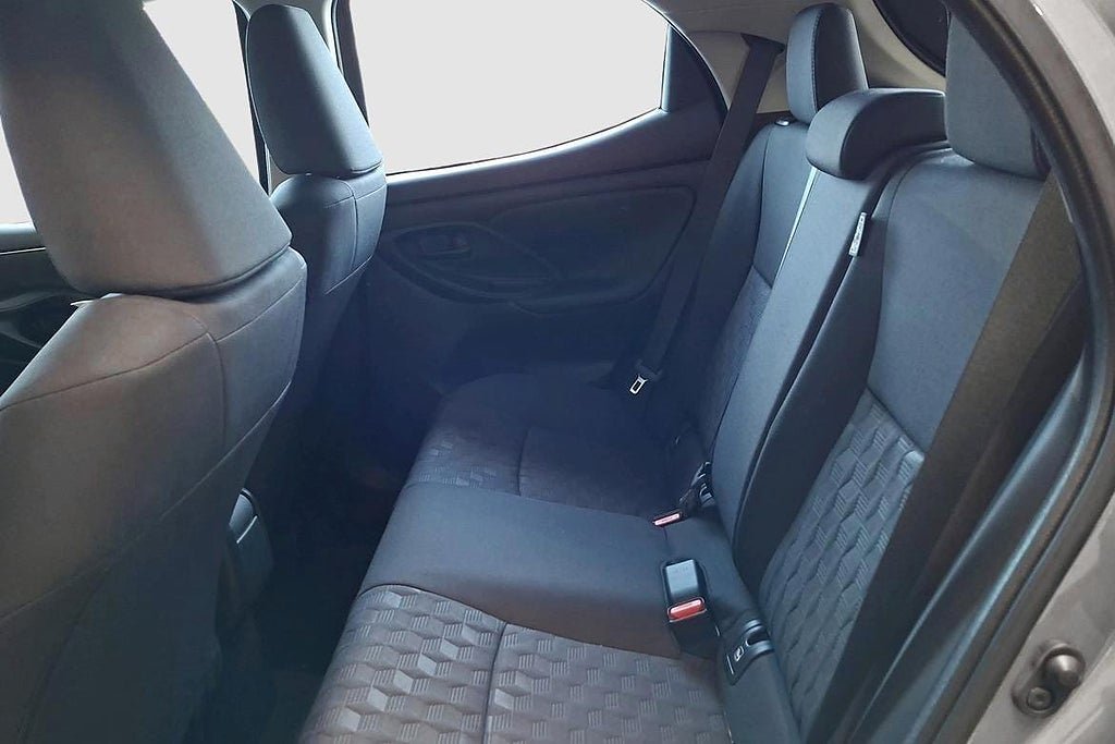 Vehicle Image 9