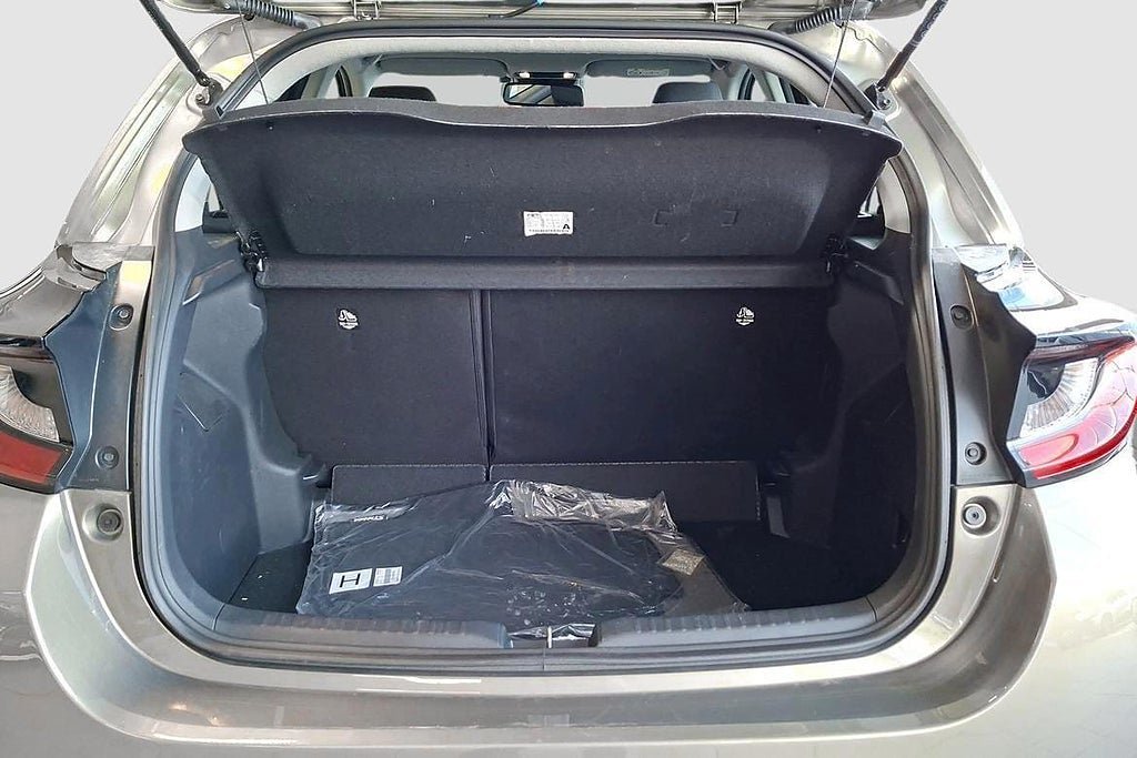 Vehicle Image 12