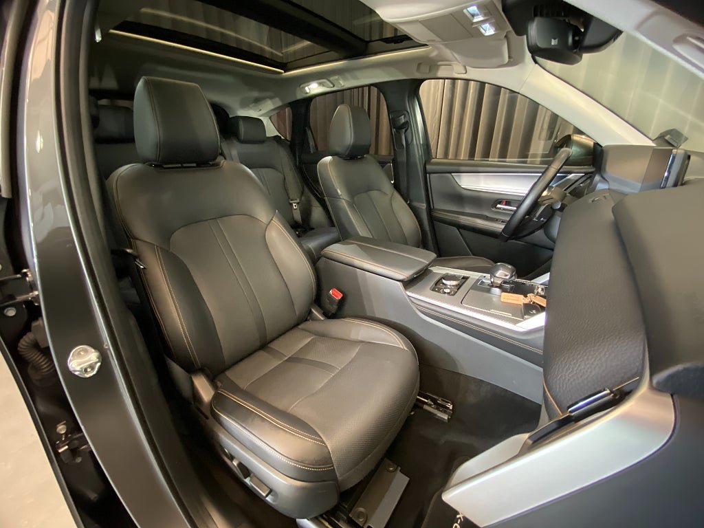 Vehicle Image 8