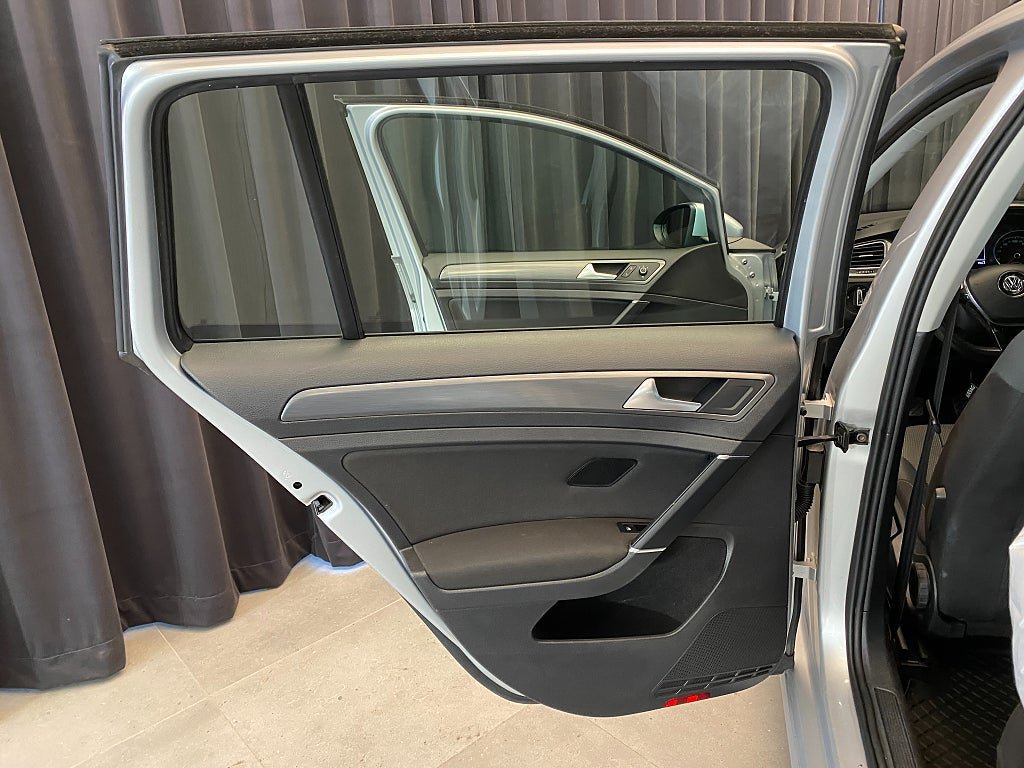 Vehicle Image 32