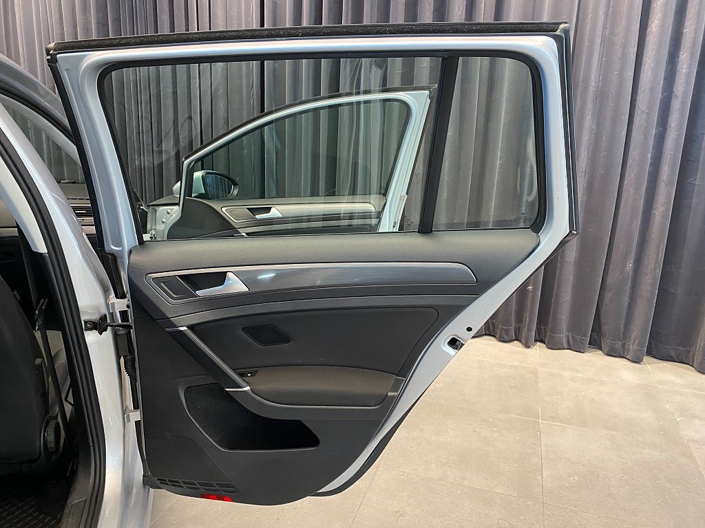 Vehicle Image 35