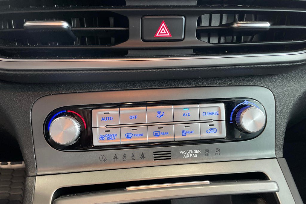 Vehicle Image 25