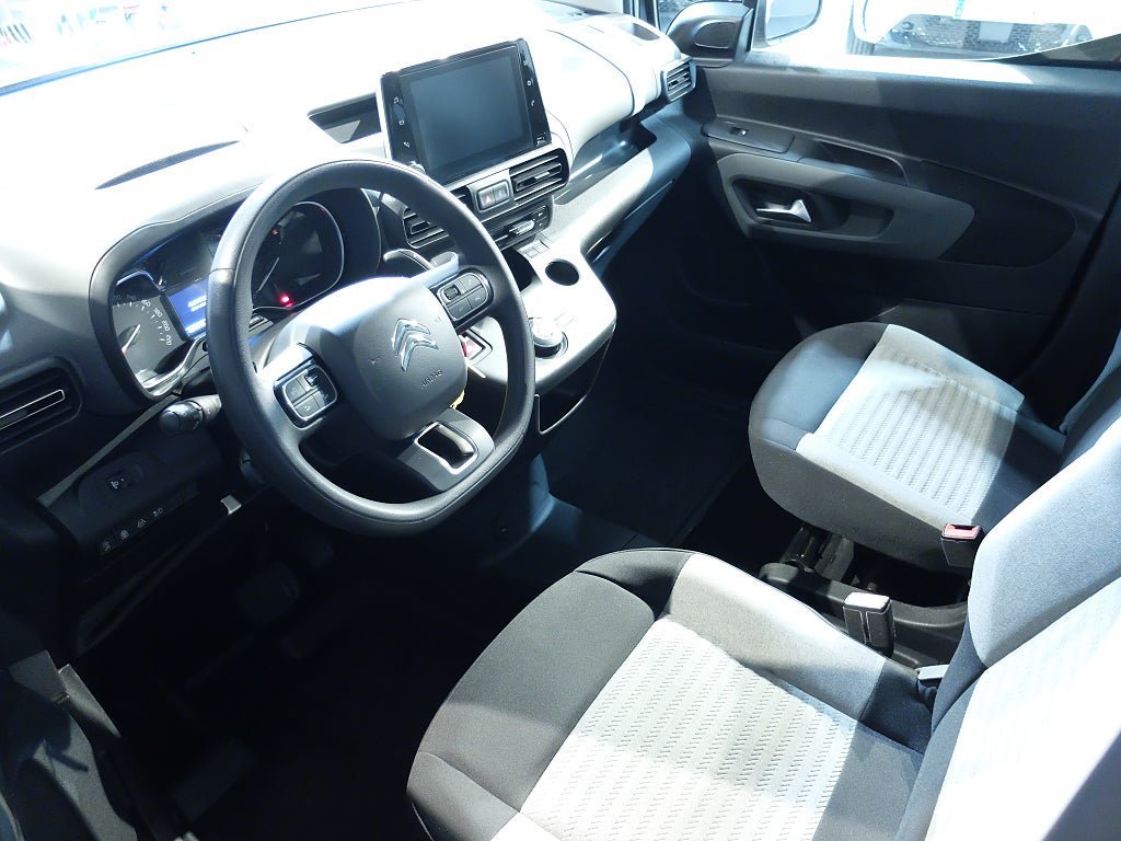 Vehicle Image 7