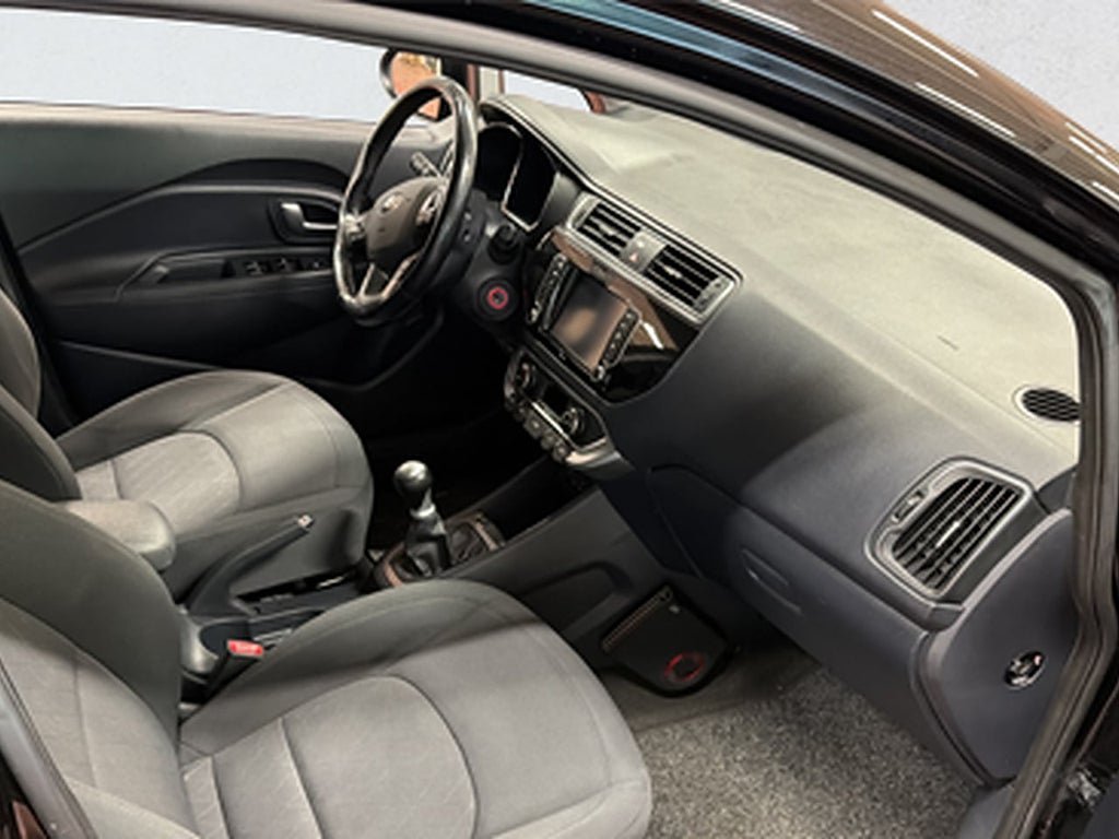 Vehicle Image 12