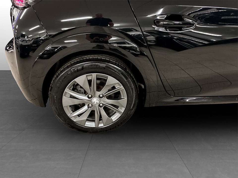 Vehicle Image 14