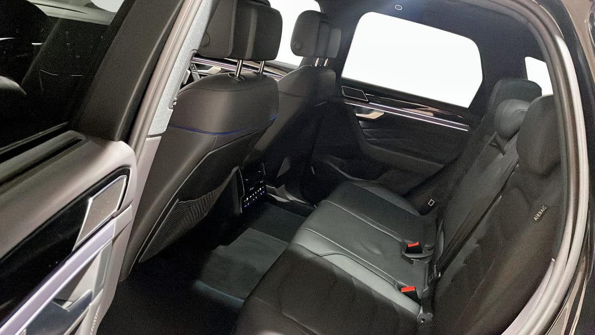 Vehicle Image 12