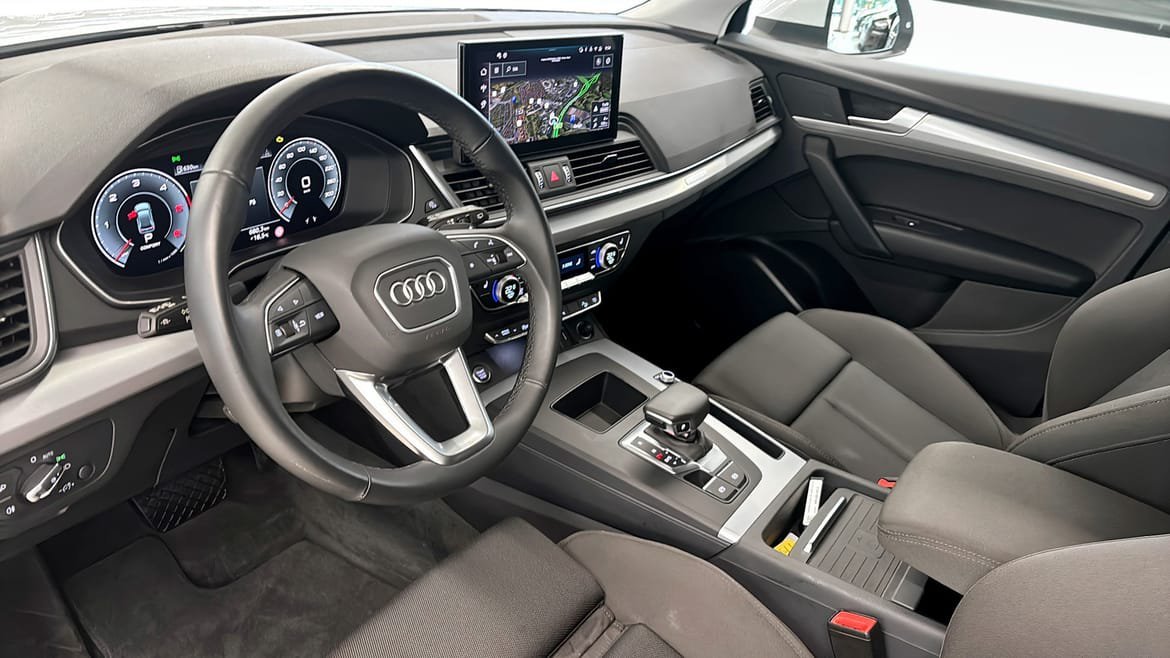 Vehicle Image 9