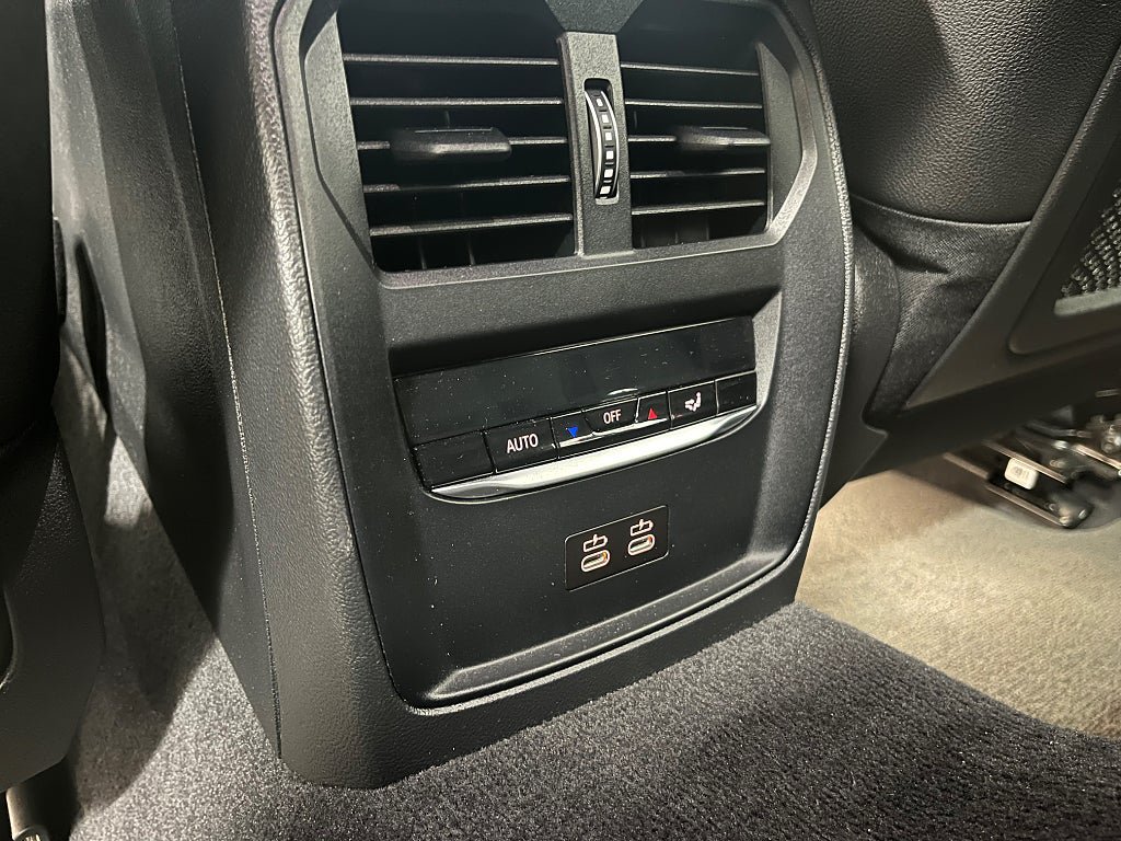Vehicle Image 29
