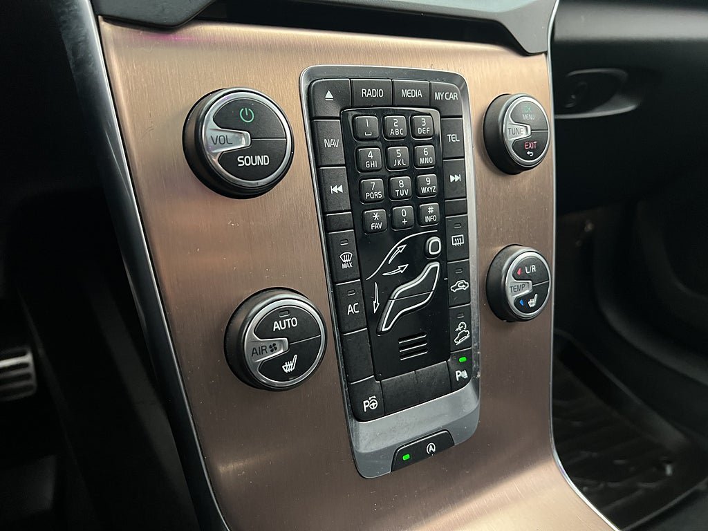 Vehicle Image 24
