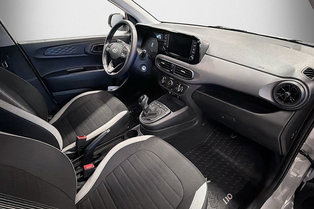 Vehicle Image 8