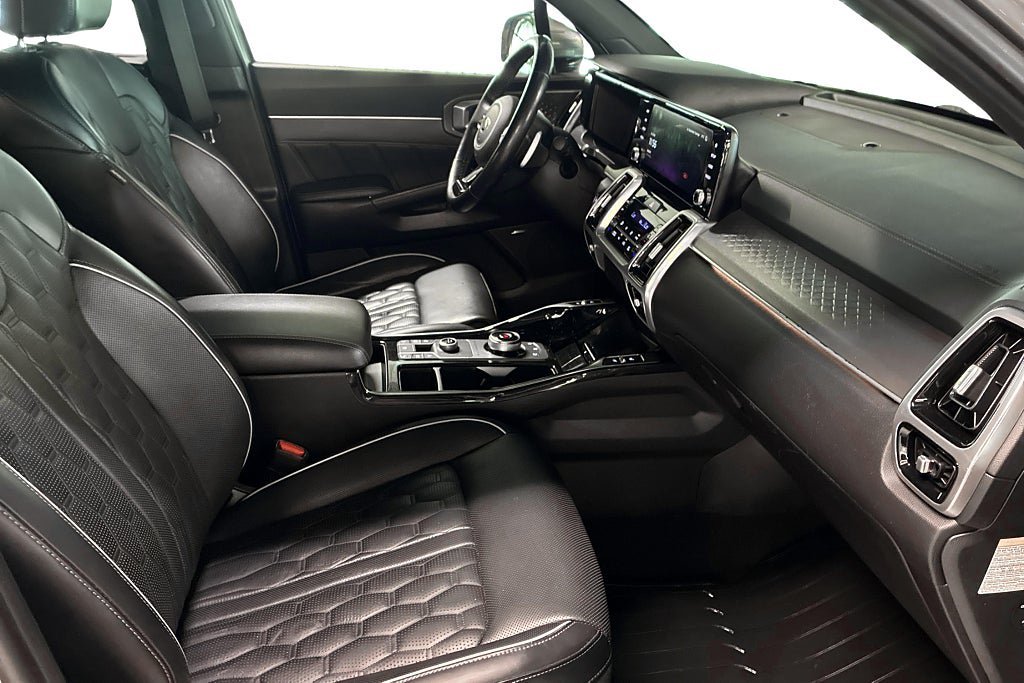 Vehicle Image 14