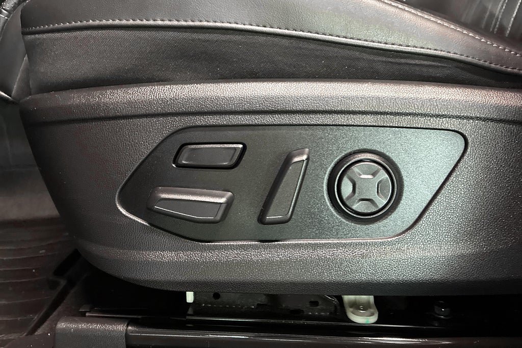 Vehicle Image 24