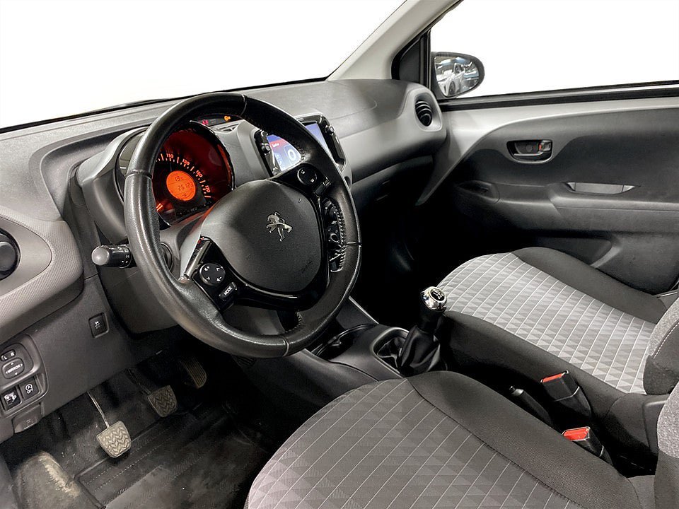 Vehicle Image 5