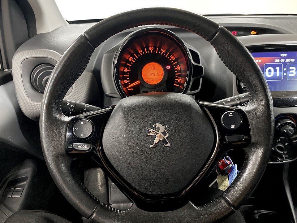 Vehicle Image 7