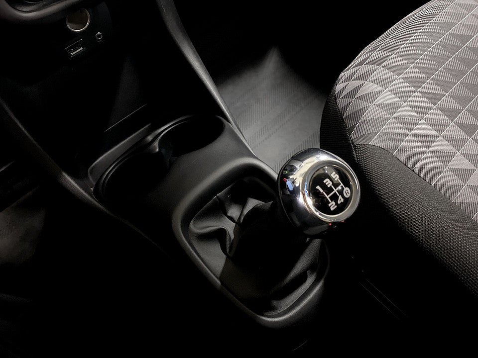 Vehicle Image 12