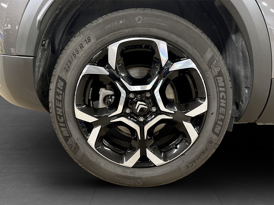 Vehicle Image 17