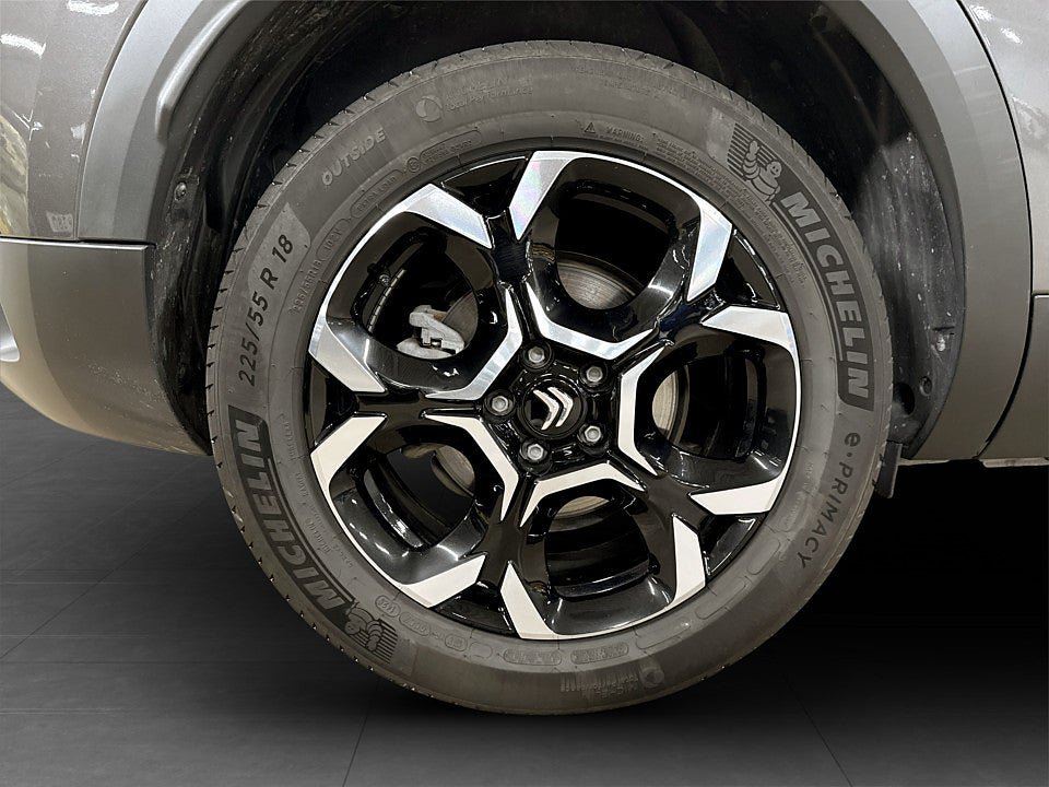 Vehicle Image 18